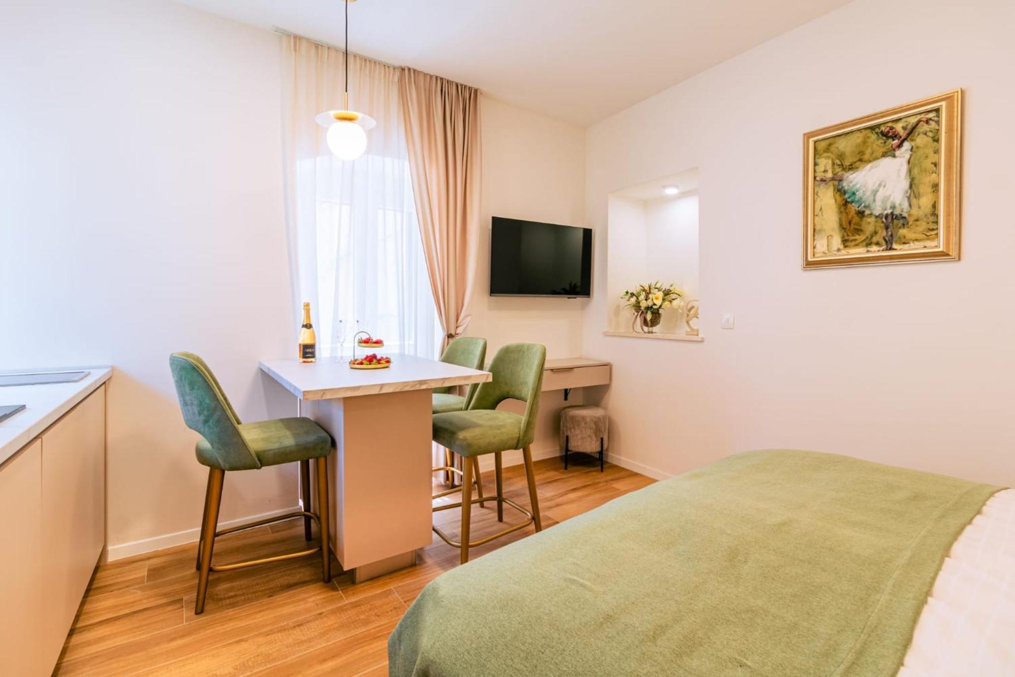 Luxury 2 Bedroom-2 Bathroom Apartment & Studio App With Rooftop Terrace Split Exterior photo