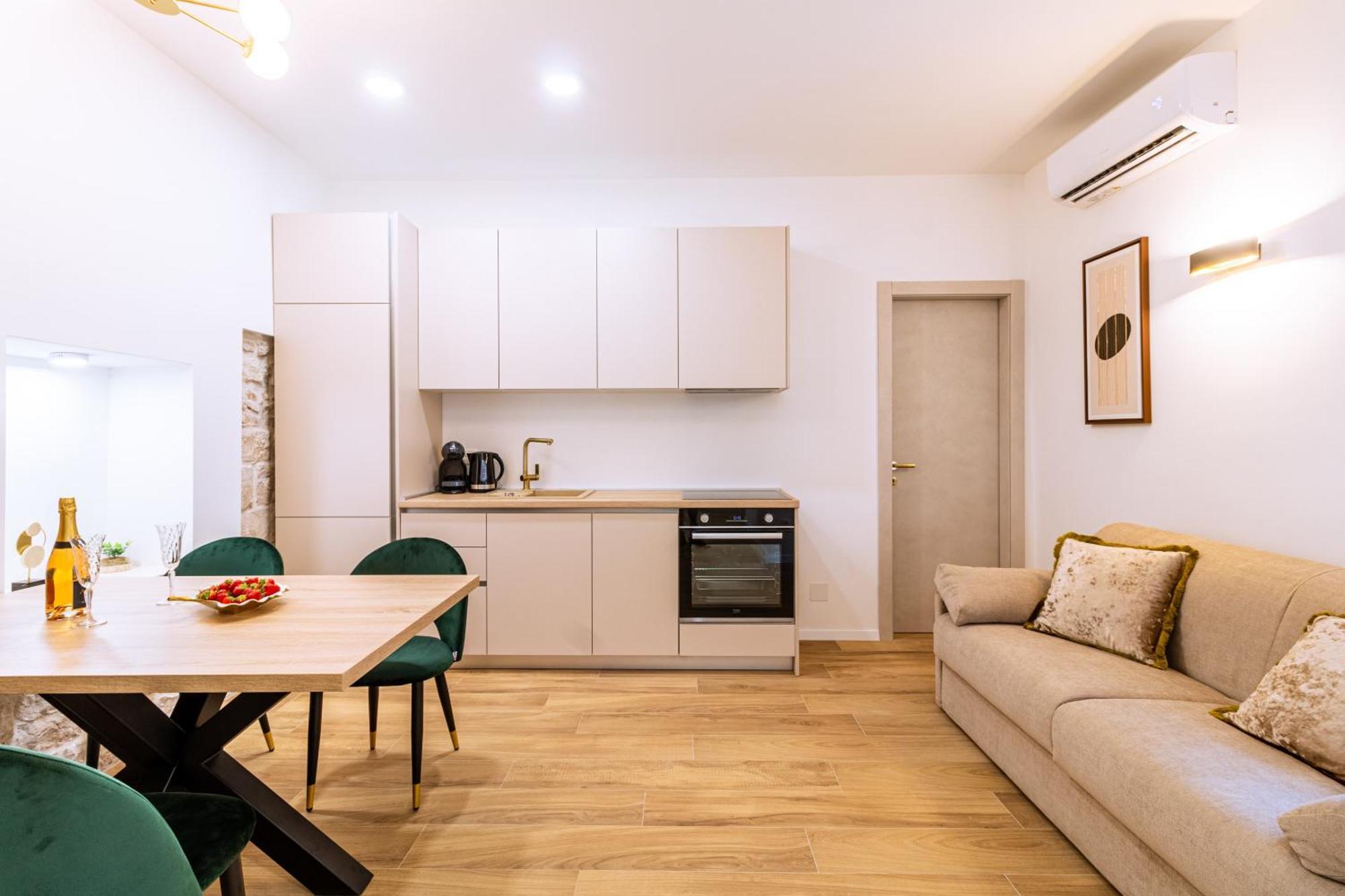 Luxury 2 Bedroom-2 Bathroom Apartment & Studio App With Rooftop Terrace Split Exterior photo